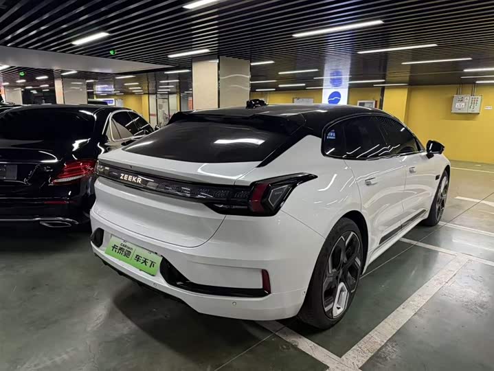 Photo 4 - Zeekr 001