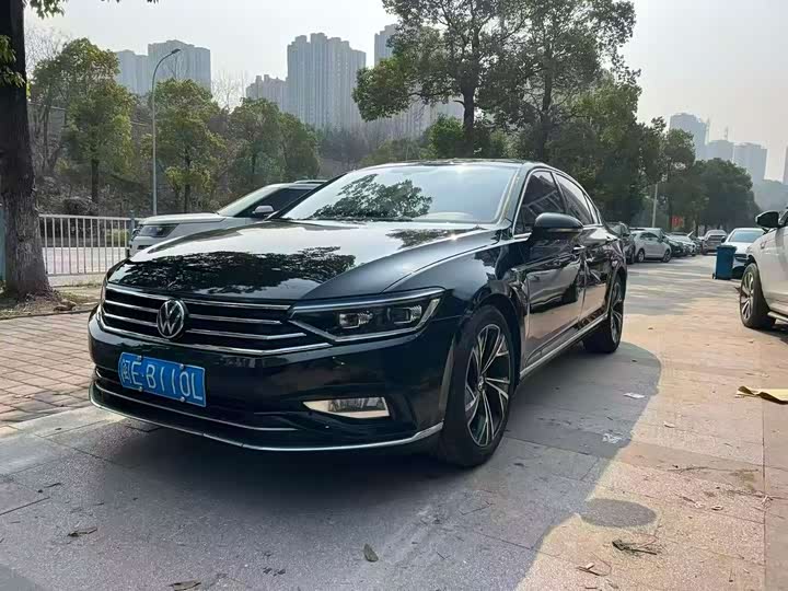 Фото 1 - Volkswagen Magotan