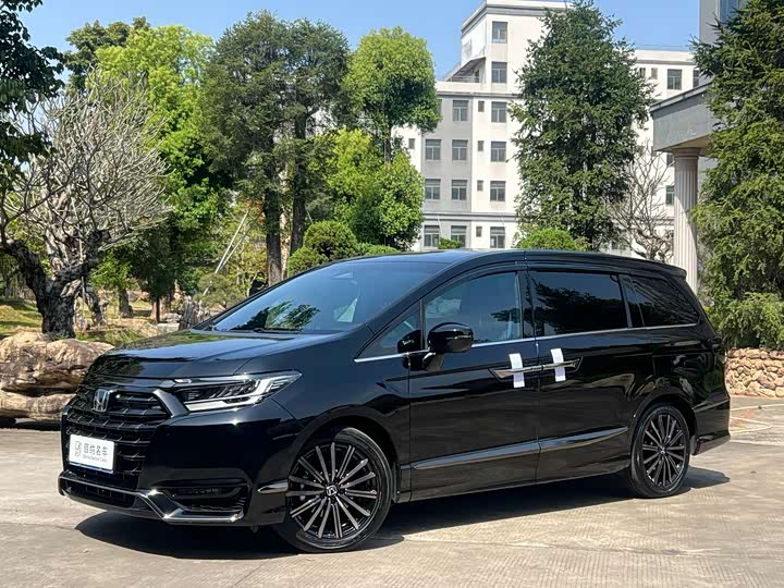 Фото 1 - Honda Elysion