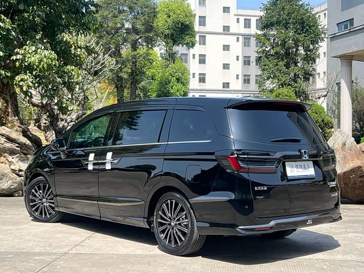 Фото 4 - Honda Elysion