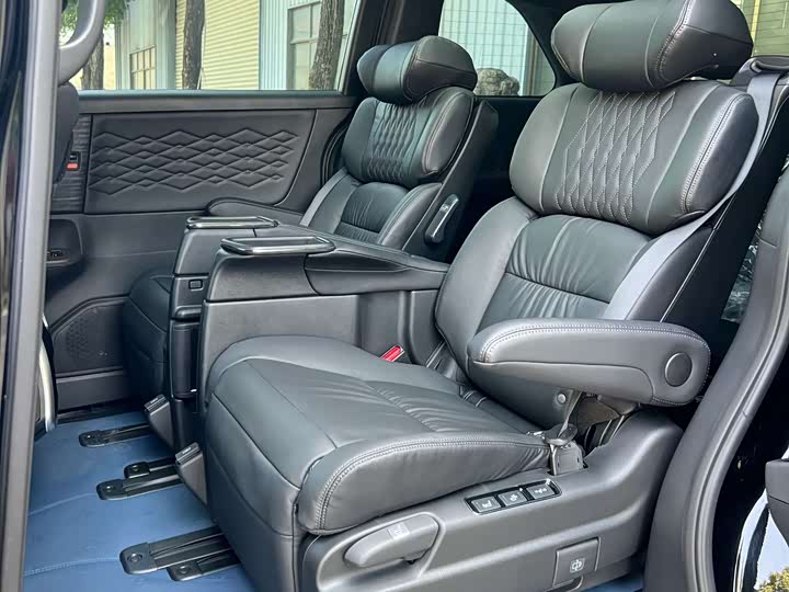 Фото 8 - Honda Elysion