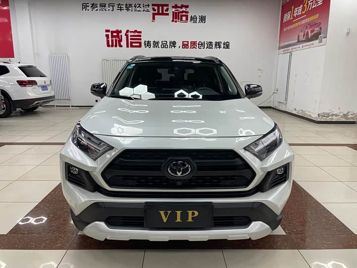 Фото 1 - Toyota RAV4