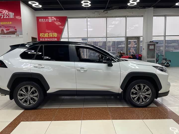 Фото 4 - Toyota RAV4