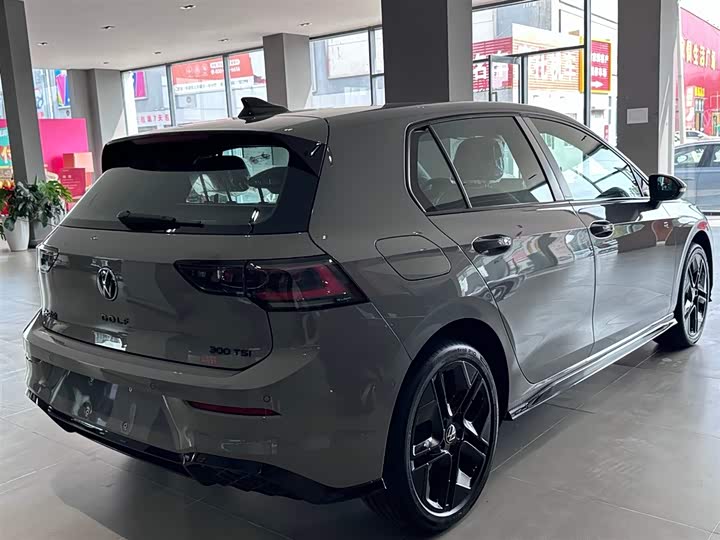 Photo 6 - Volkswagen Golf