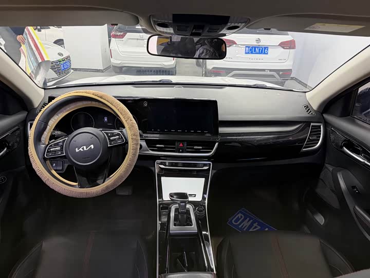 Фото 8 - Kia KX3