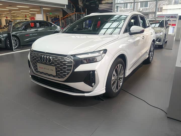 Фото 1 - Audi Q4 e-tron