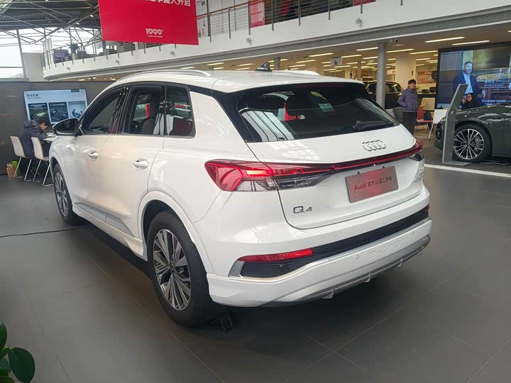 Фото 5 - Audi Q4 e-tron