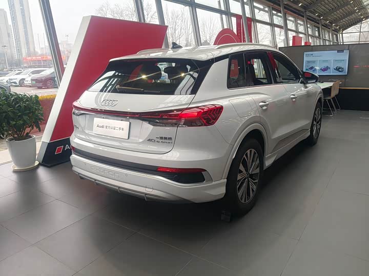 Фото 7 - Audi Q4 e-tron