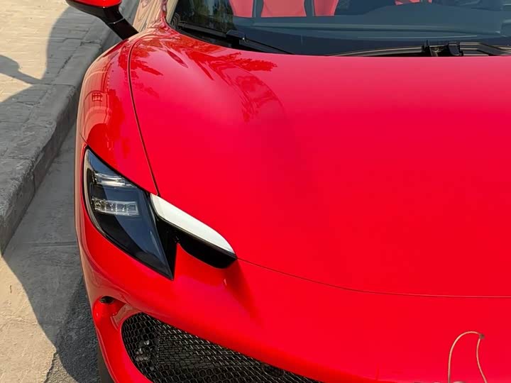 Photo 2 - Ferrari 296