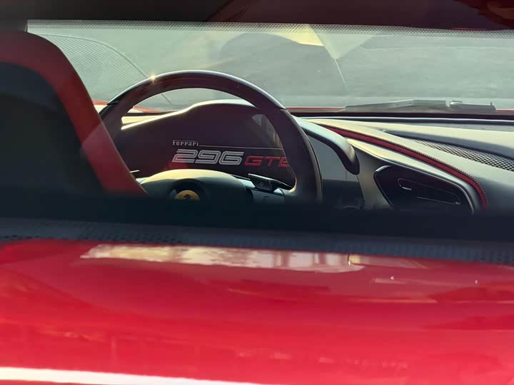 Photo 8 - Ferrari 296