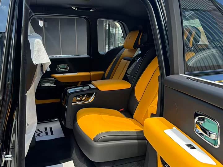 Фото 11 - Rolls-Royce Cullinan