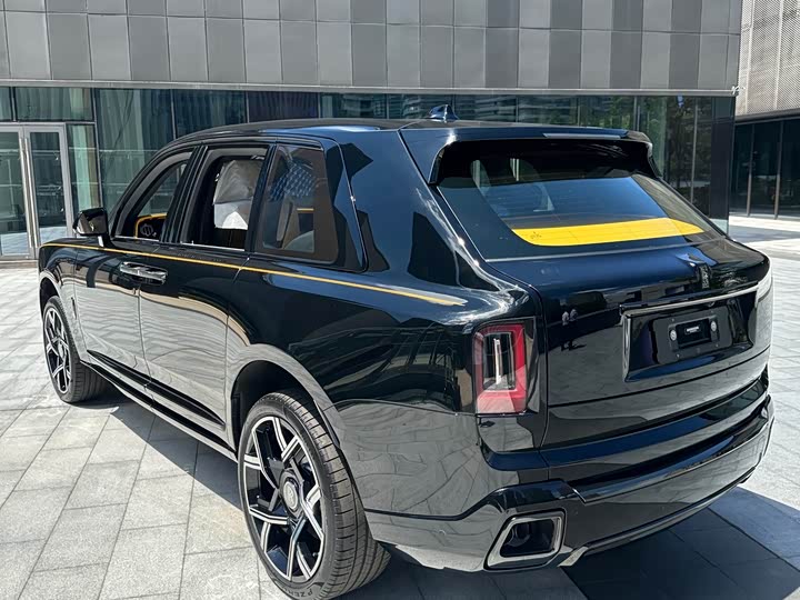 Фото 12 - Rolls-Royce Cullinan