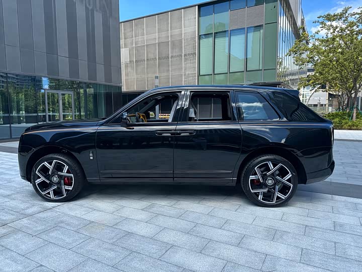 Фото 14 - Rolls-Royce Cullinan