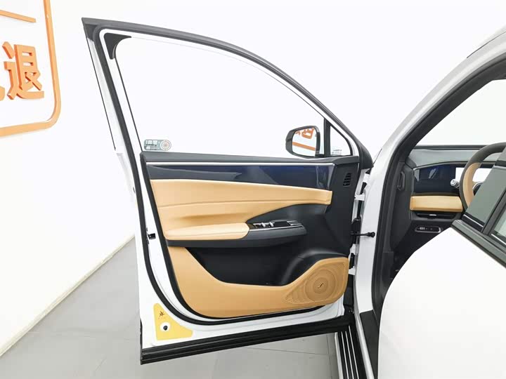 Фото 8 - Geely Galaxy L7