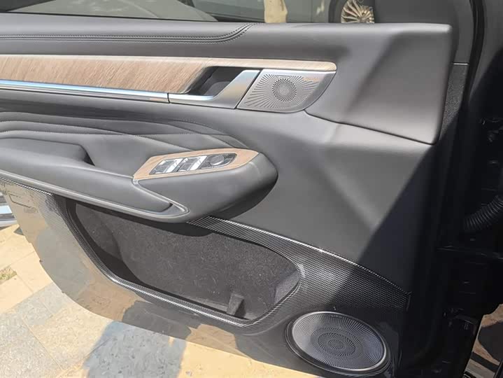 Фото 7 - Tank 500 Hybrid