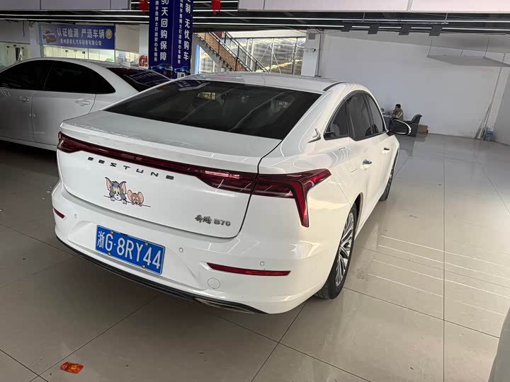 Фото 6 - Bestune B70