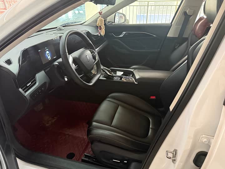 Фото 8 - Bestune B70