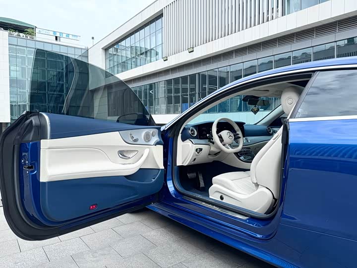 Фото 4 - Mercedes-Benz E-Class