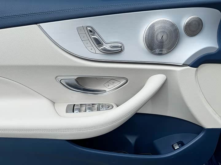 Фото 5 - Mercedes-Benz E-Class