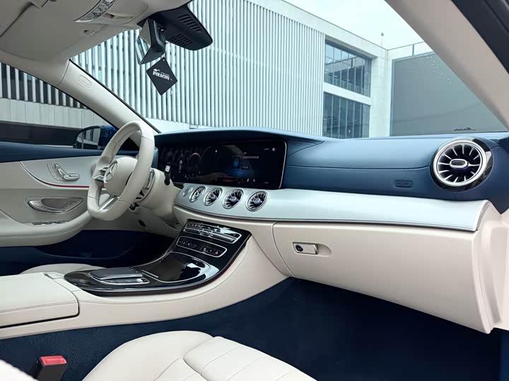Фото 9 - Mercedes-Benz E-Class