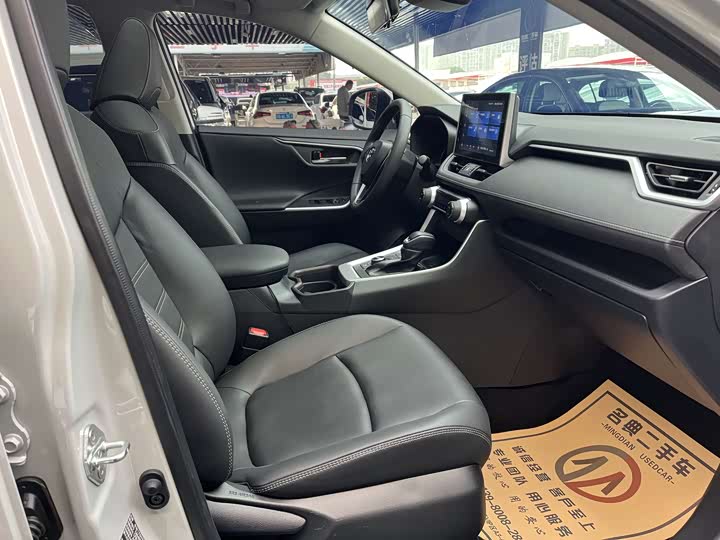 Фото 6 - Toyota RAV4