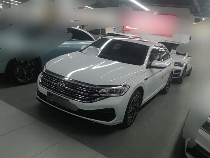 Фото 1 - Volkswagen Sagitar L