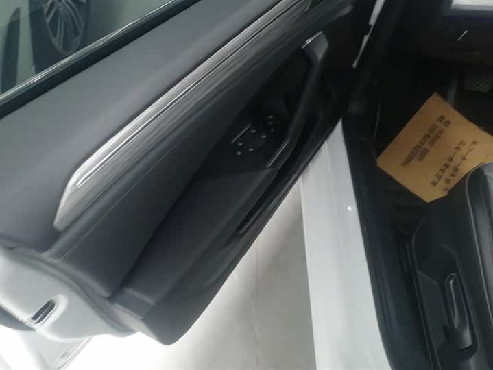 Фото 7 - Volkswagen Sagitar L