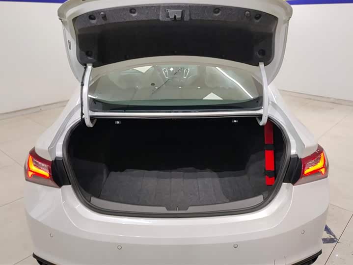 Фото 4 - Chevrolet Malibu XL