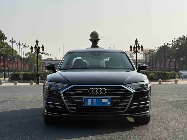 Photo 2 - Audi A8