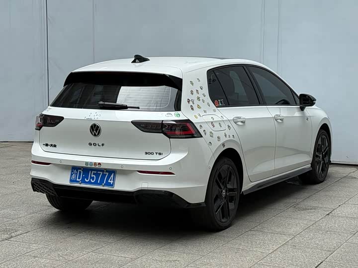 Photo 5 - Volkswagen Golf