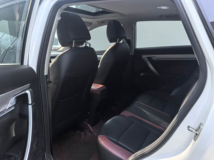 Фото 5 - Geely Coolray