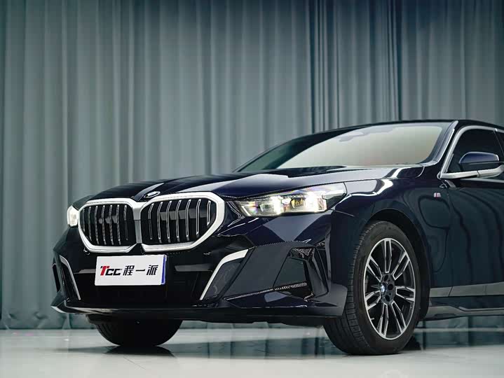 Фото 3 - BMW 5 Series