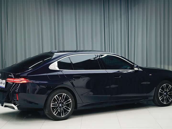 Фото 4 - BMW 5 Series