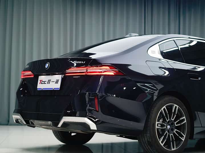 Фото 5 - BMW 5 Series