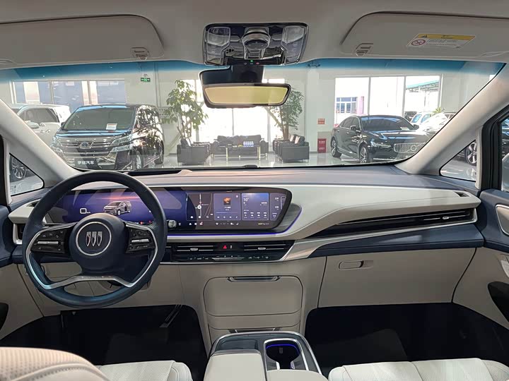 Photo 7 - Buick GL8 Century