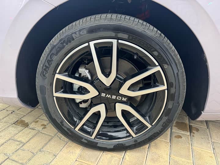 Фото 8 - Roewe D6