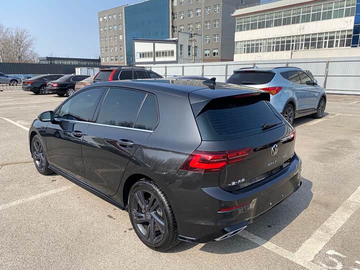 Фото 3 - Volkswagen Golf