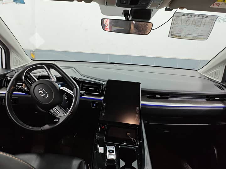 Photo 3 - Hyundai Custo