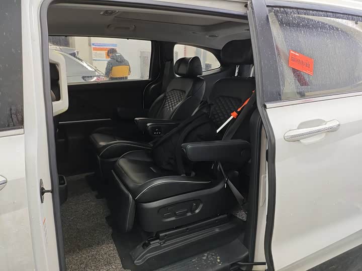 Photo 5 - Hyundai Custo