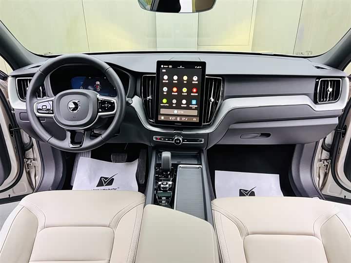 Фото 9 - Volvo XC60