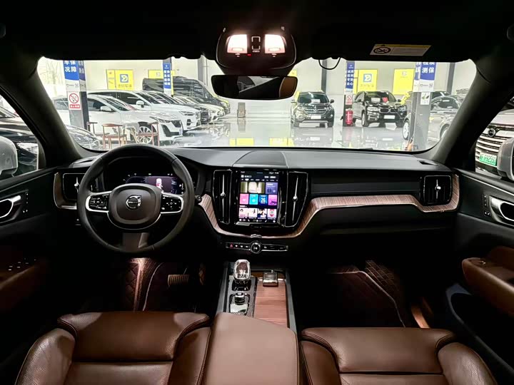 Фото 4 - Volvo XC60