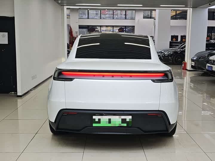 Фото 3 - Tesla Model Y