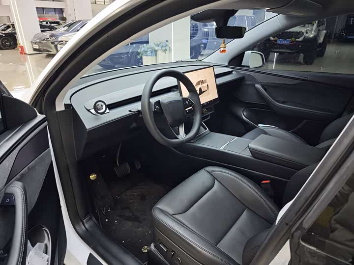 Фото 9 - Tesla Model Y