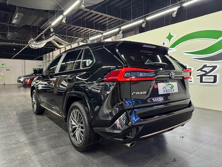 Фото 4 - Toyota Wildlander