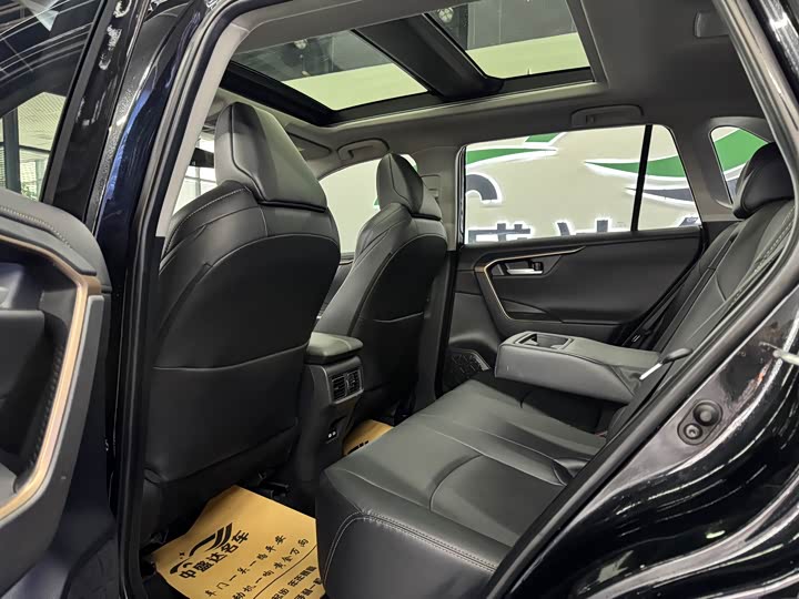 Фото 8 - Toyota Wildlander