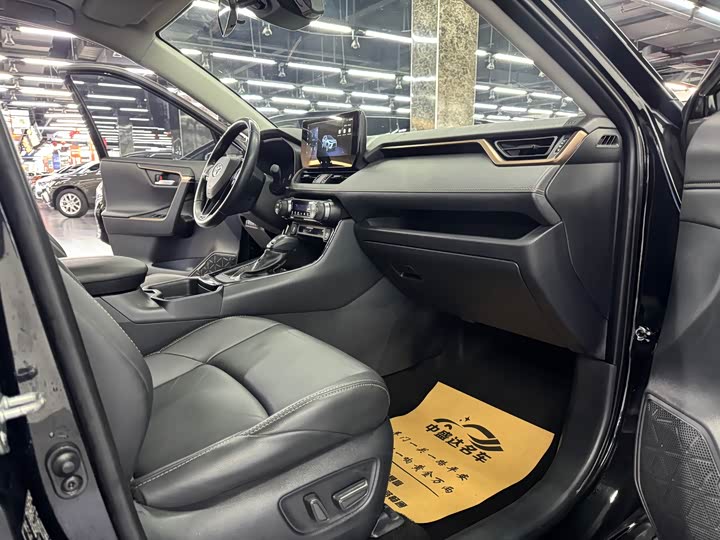 Фото 9 - Toyota Wildlander