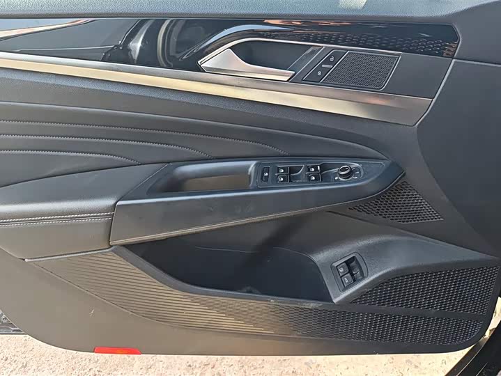 Фото 7 - Volkswagen Passat Hybrid