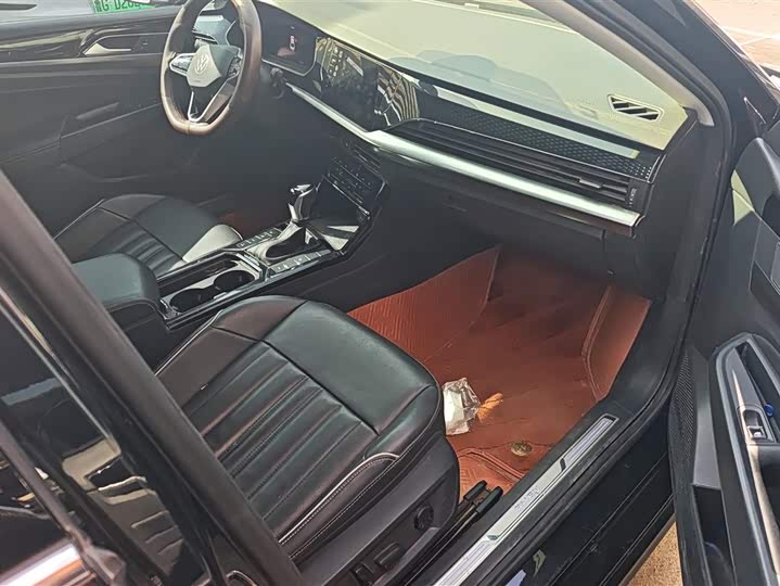 Фото 8 - Volkswagen Passat Hybrid