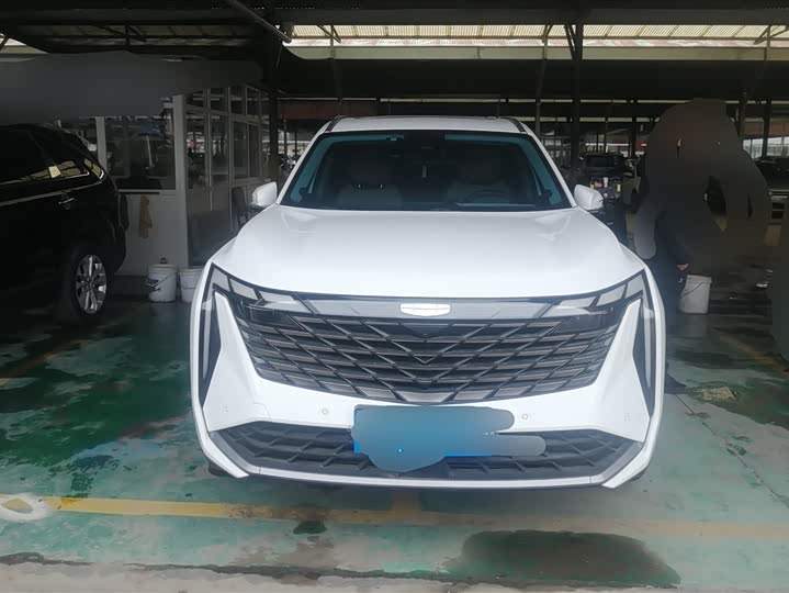 Фото 2 - Geely Atlas L