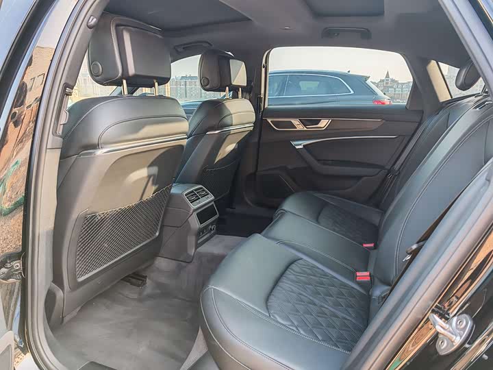 Фото 8 - Audi A6L